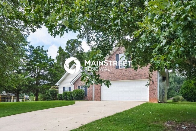 Foto del edificio - 4 Bedroom Pet-Friendly Home in Covington, GA with Main Street Renewal