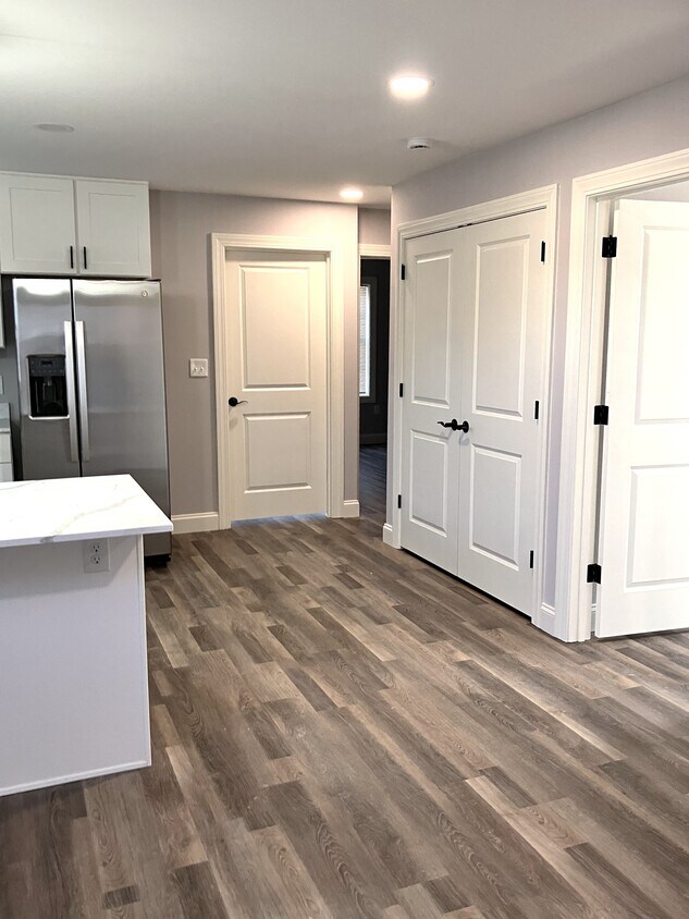 Building Photo - Estates at Langley Cove