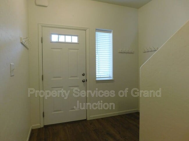 Foto del edificio - 621 Zenith Ln