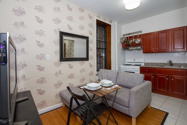 Building Photo - 40 Mott St