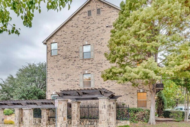 Building Photo - 1506 Biltmore Ln