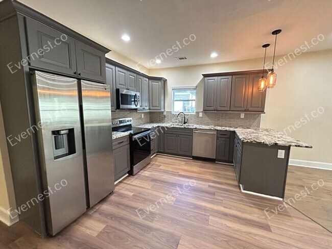 Foto del edificio - 998 Mayson Turner Rd NW