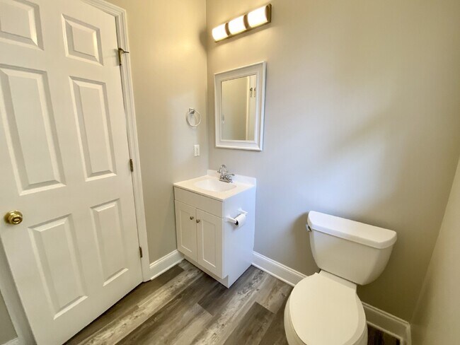 Building Photo - Fully Renovated, Three Bedroom, Bluffton P...