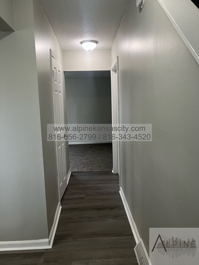 Building Photo - Updated Townhome on Food Lane