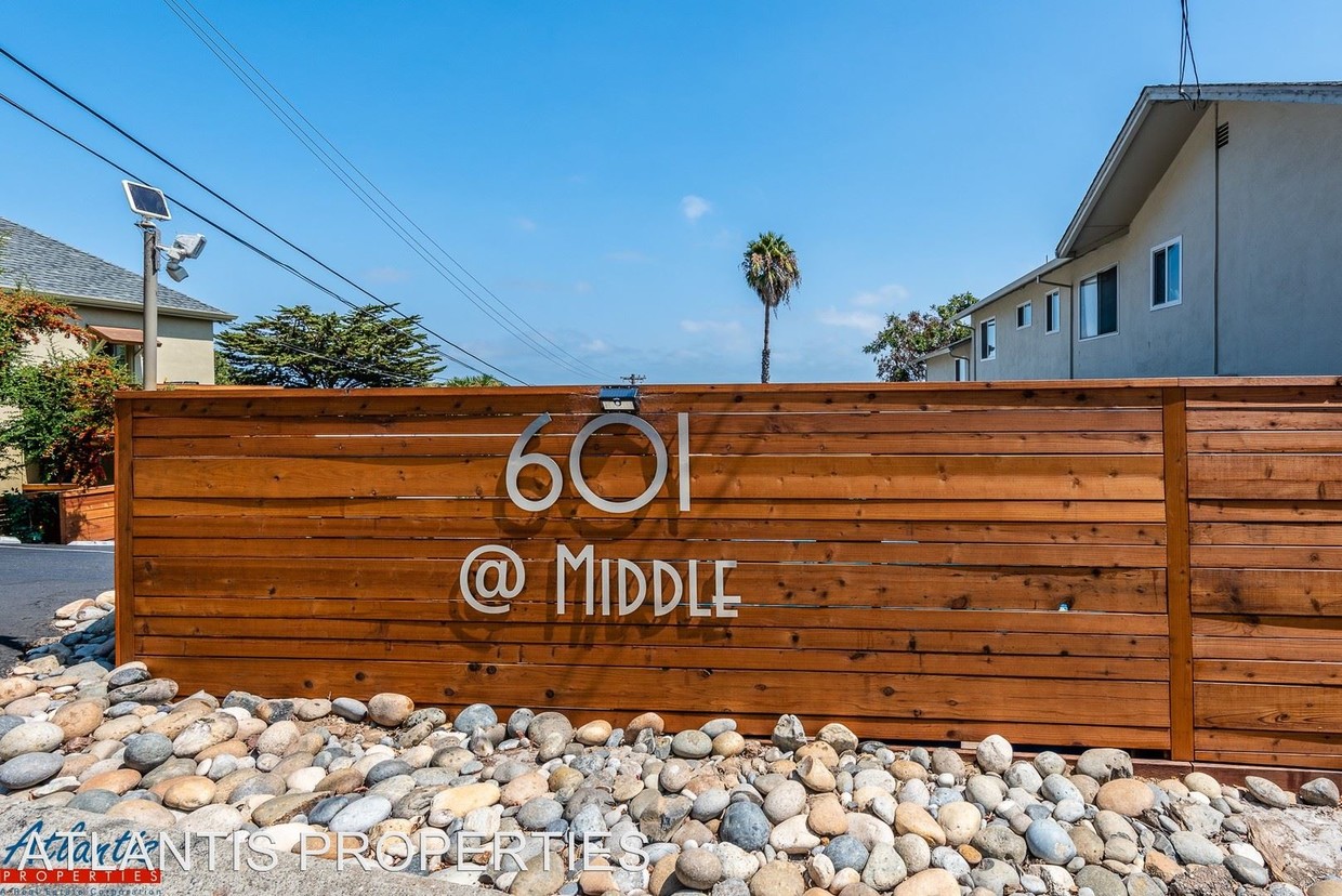 Primary Photo - 601 Middle Rd