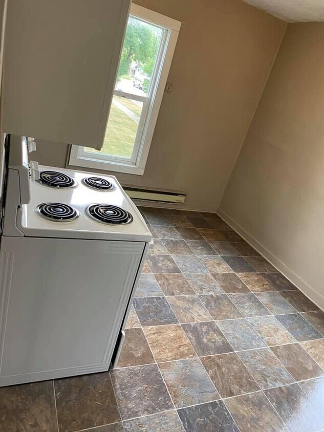 219 E 6th Ave Unit 3 BR, ster, SD 57274 Apartments in ster