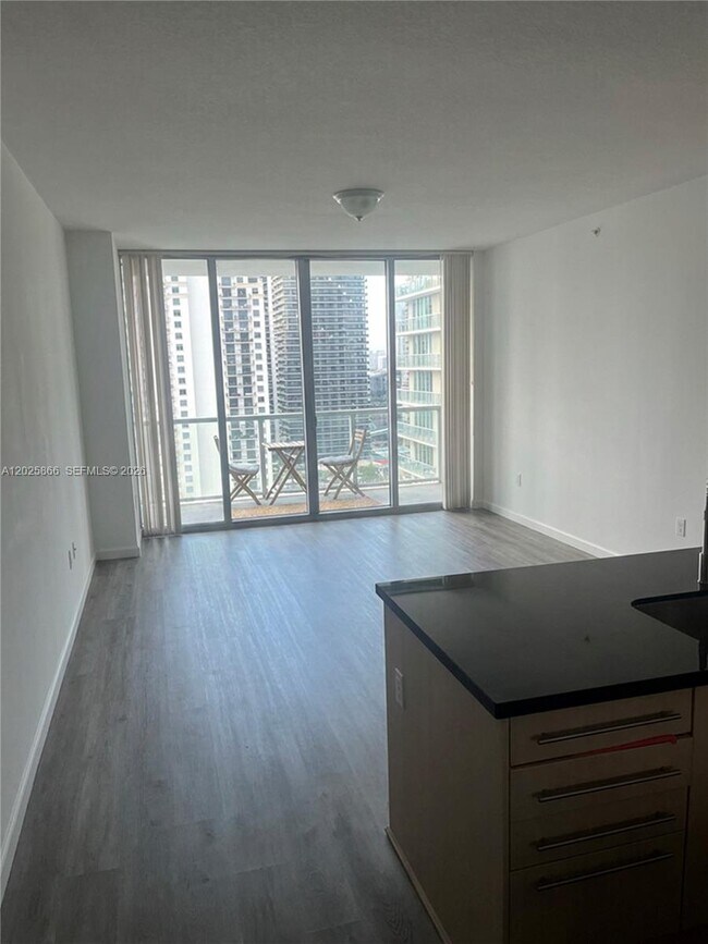 Foto del edificio - 79 SW 12th St