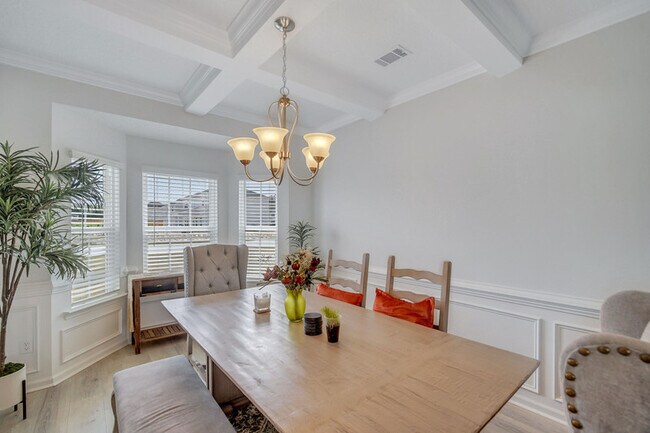 Building Photo - 430 Summerhill Dr NE