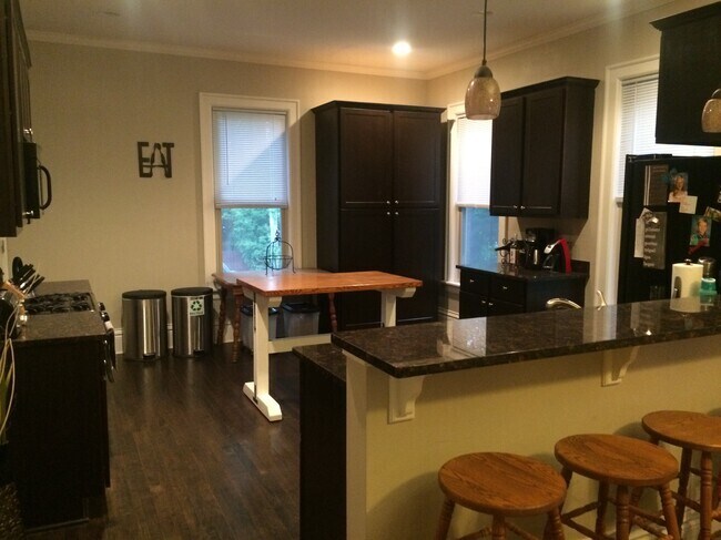 Kitchen - 2512 N Humboldt Blvd