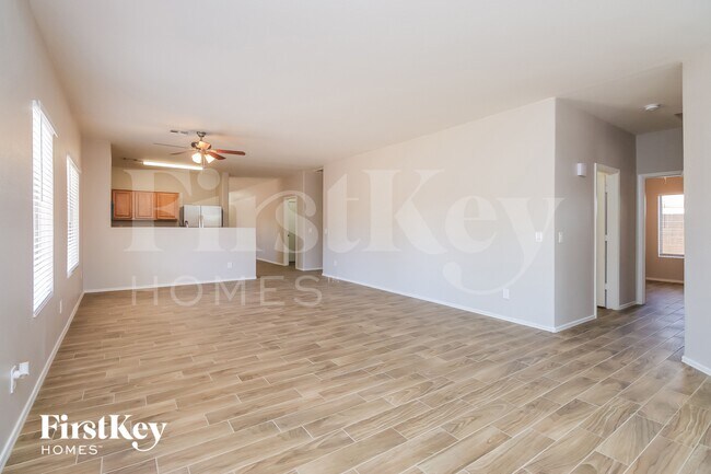 Foto del edificio - 521 E Red Rock Trail