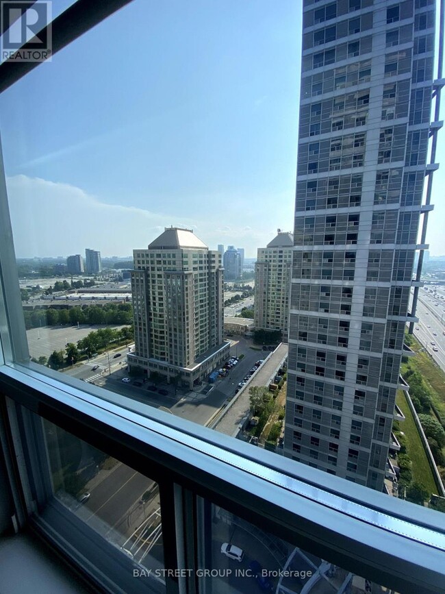 Building Photo - 38-2538 Lee Centre Dr