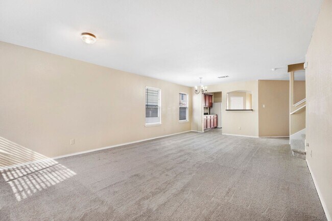 Building Photo - Stylish & Spacious 4-Bedroom Home