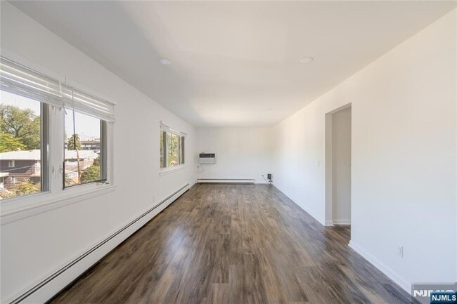 Building Photo - 1432 13th St