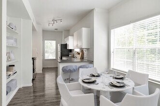 Building Photo - Cortland River Place