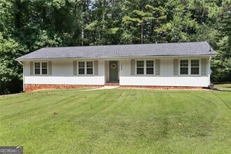 Building Photo - 1015 Castlewood Dr