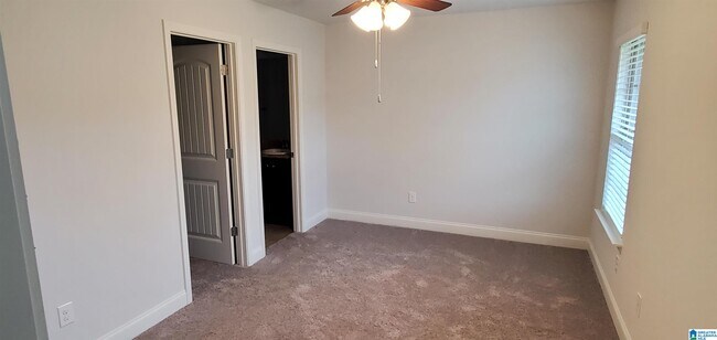 Foto del edificio - 135 Old Ivy Rd