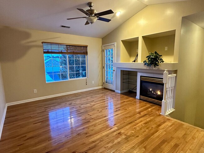 Building Photo - 6347 Commonwealth Dr