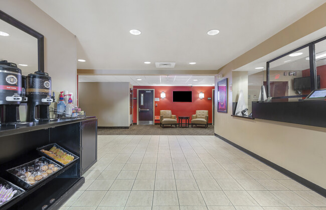 Lobby and Guest Check-in - Furnished Studio - Linthicum Heights