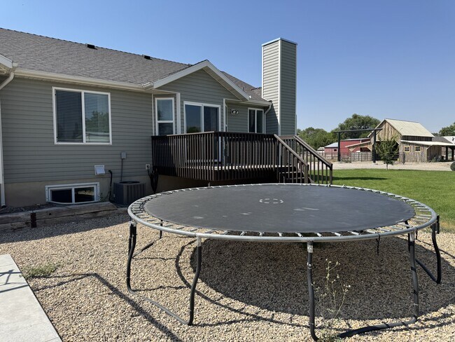 Building Photo - 890 W 110 S
