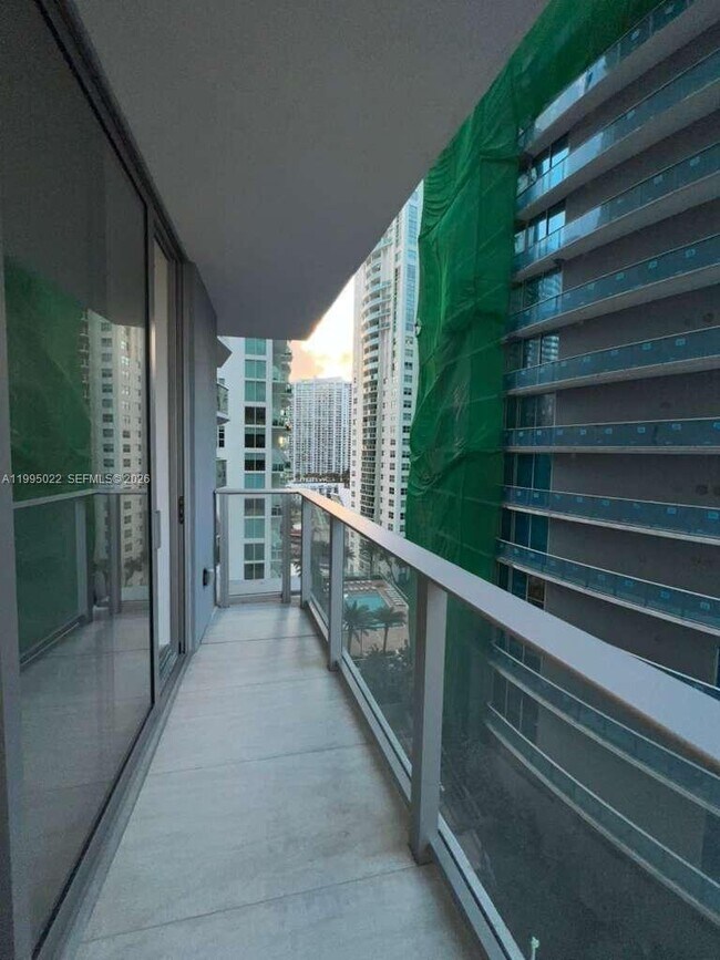 Foto del edificio - 77 SE 5th St