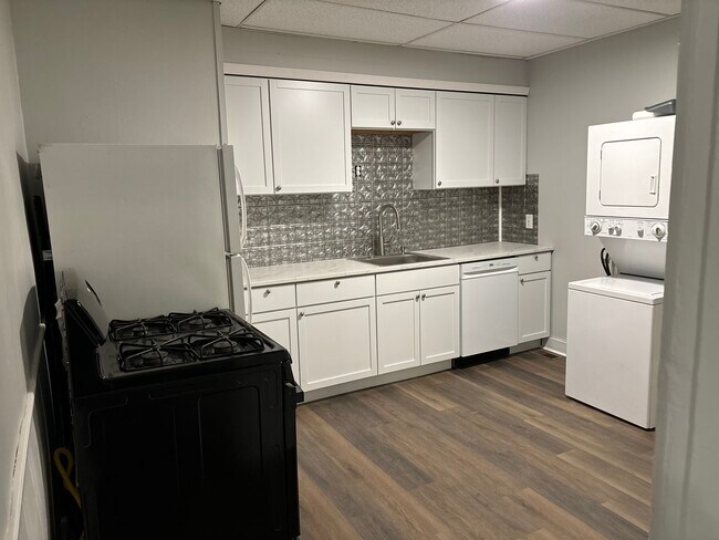 Building Photo - 30 Pearl St