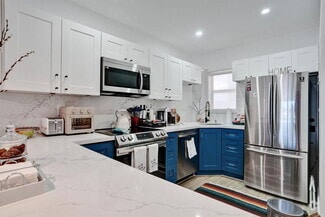 Building Photo - 2841 NE 33rd Ct