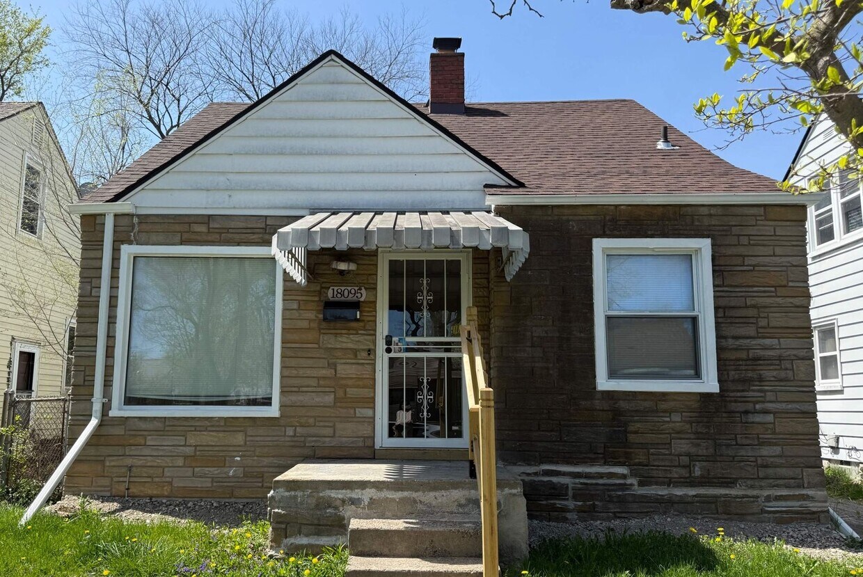 Foto principal - Renovated 3-Bedroom Home – We Welcome Sect...