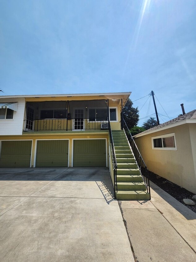 Primary Photo - Beautiful 1-bedroom Upstairs Apartment in ...