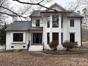 Building Photo - 14301 Hackamore Dr