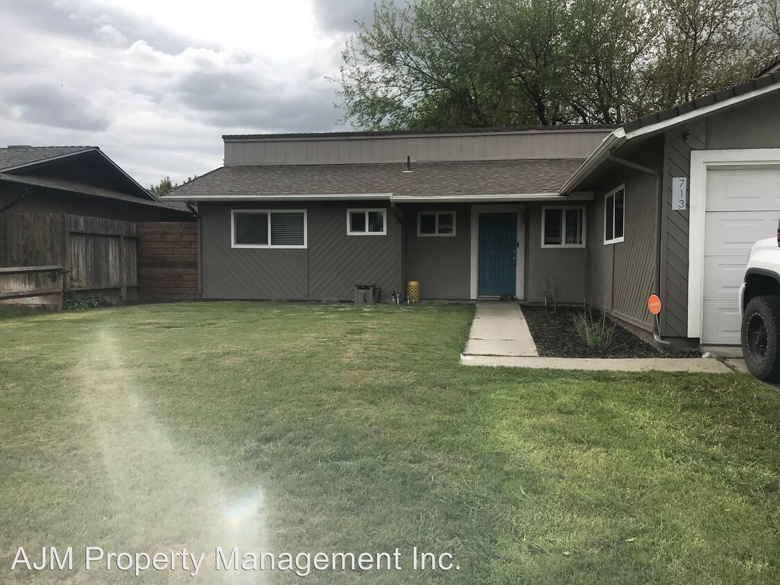 Primary Photo - 3 br, 2 bath House - 713 R Street