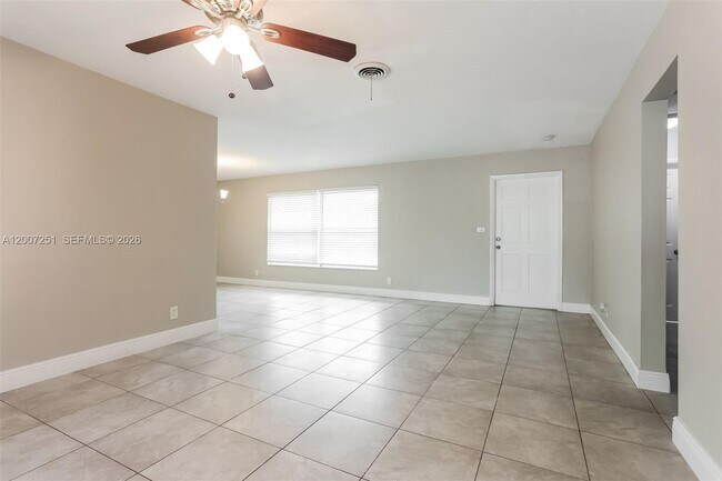Foto del edificio - 2720 SW 18th St
