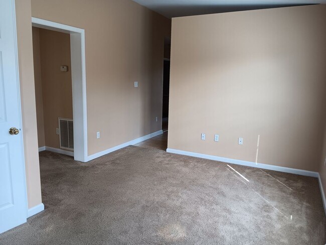 Foto del edificio - Christiansburg, 3 BR / 2 BA, August 14th