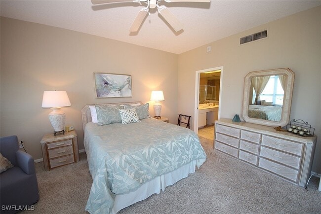 Foto del edificio - 265 Barefoot Beach Blvd