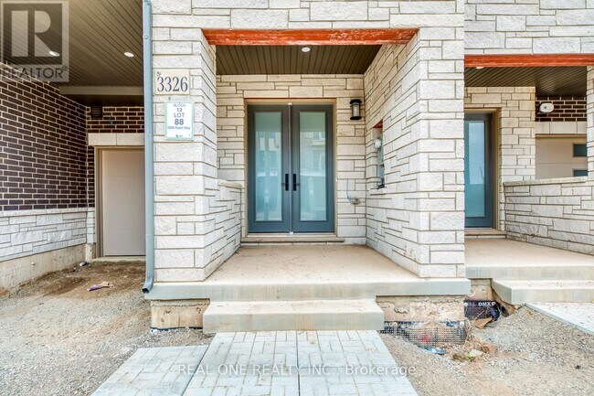 Photo du bâtiment - 3326 Azam Wy