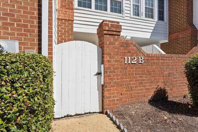 Foto del edificio - York County Condo Near NASA & Langley with Dual Suites + Sitting Area