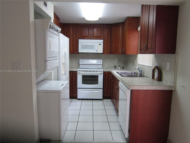 Foto del edificio - 10 SW 108th Ave