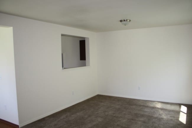 Interior Photo - 1123 Burrell Ave