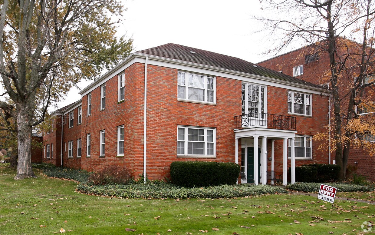 3255 Warrensville Center Rd, Shaker Heights, OH 44122 Apartments in