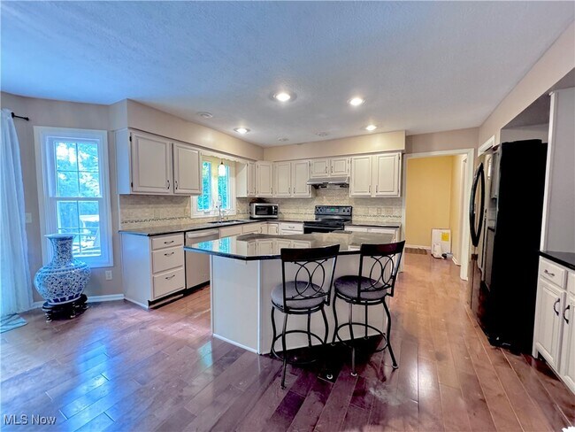 Foto del edificio - 5825 Nicholson Dr