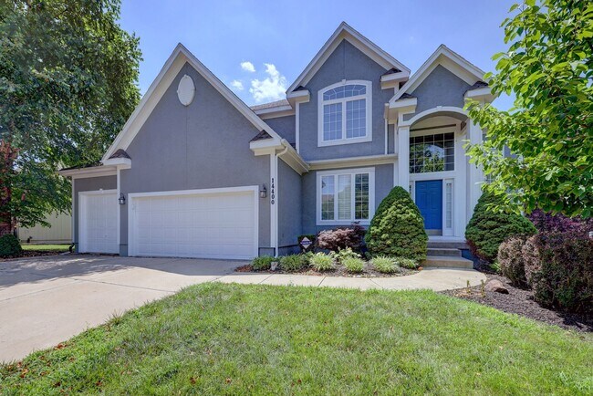 Foto del edificio - {14400} Somerset Brooke + Beautifully Updated Throughout + Finished Walk Out Basement + Fenced Yard