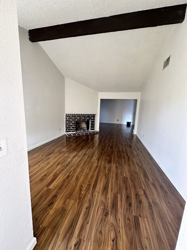 Building Photo - 71 quasar