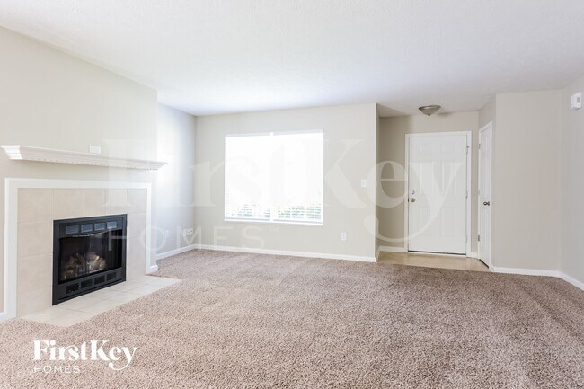 Foto del edificio - 7025 Village Oaks Dr