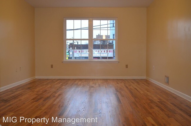 Building Photo - 43 2nd Ave