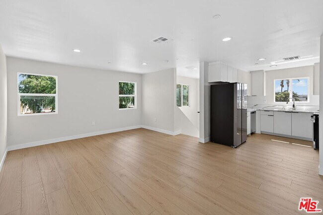 Foto del edificio - 3436 Hunter St