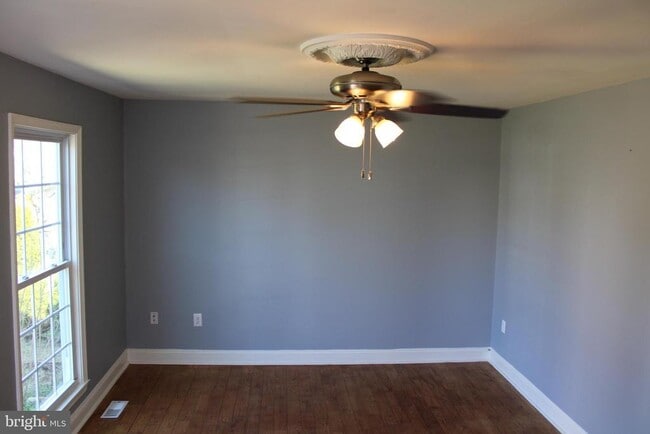 Building Photo - 5815 Riverside Dr