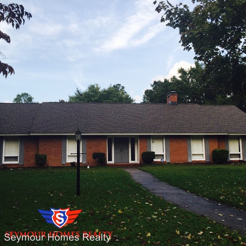 Primary Photo - 4 br, 2.5 bath House - 303 Pineland Drive