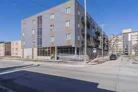 Building Photo - 247 River Ave