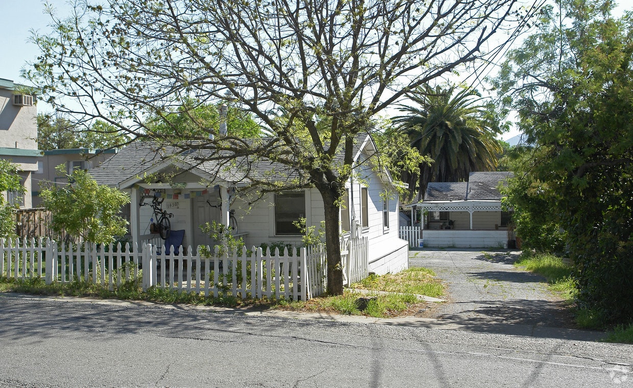 Building Photo - 1428-1430 Oakland Blvd