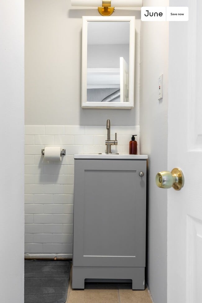 Building Photo - 102 Tyler St