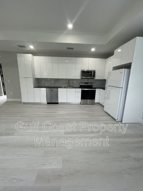 Building Photo - 662 Windermere Dr